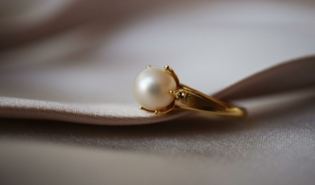Un bijou en perle est toujours du plus bel effet, mais comment l'entretenir ?